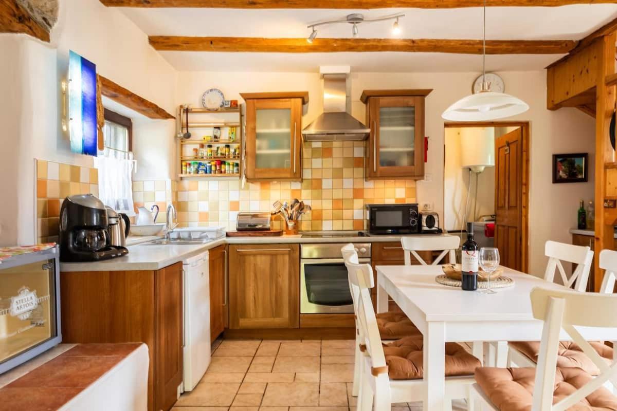 Holiday Home Katric Kamno Exterior photo